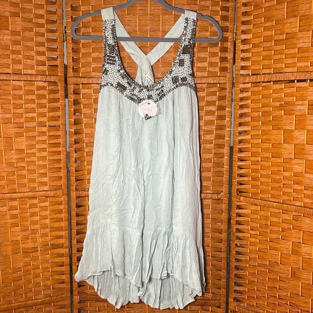 💰💰 3/$10
En Creme NWT light blue/green sequined beaded tunic top